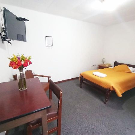Hotel 9 De Octubre Quito Ngoại thất bức ảnh