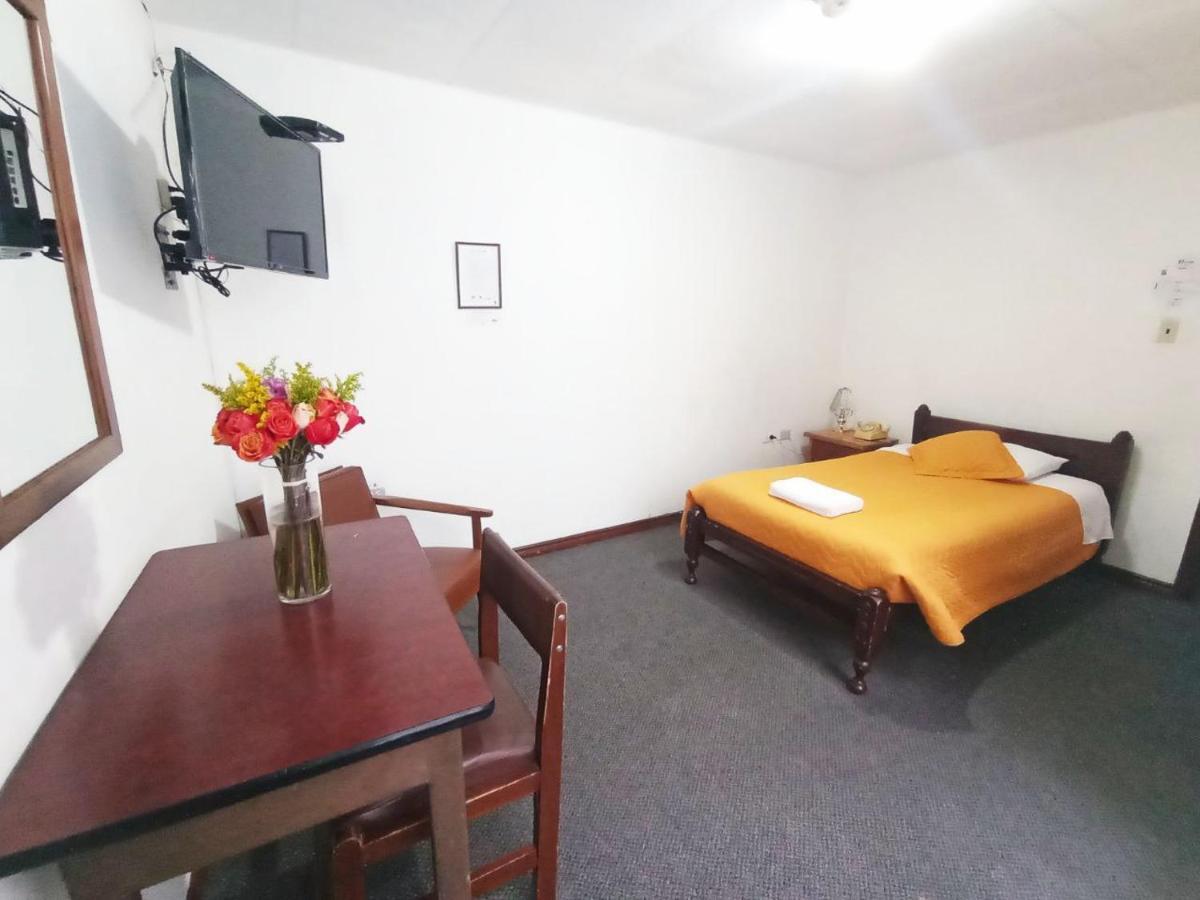 Hotel 9 De Octubre Quito Ngoại thất bức ảnh